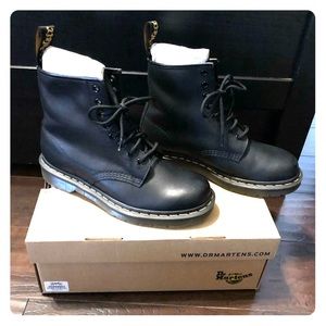 Dr Martens 1460 8 Eye Boots, size 8w/7m/39euro